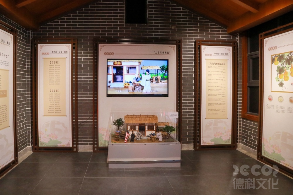 你認(rèn)為紅色展館設(shè)計(jì)應(yīng)該注重展示歷史事件的時(shí)序和脈絡(luò)嗎？