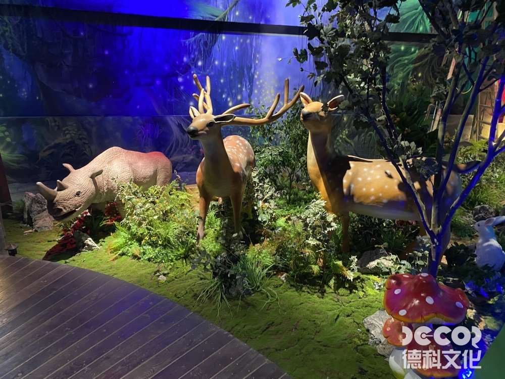 文化展館設(shè)計(jì)中，如何利用展示裝置和布局來(lái)突出文化的重要性和影響力？