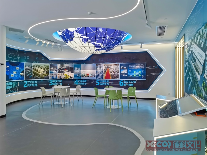 展覽廳設(shè)計中墻面色彩與材質(zhì)如何配合展品？